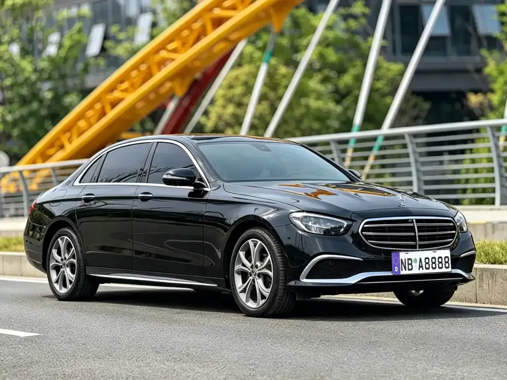 Mercedes-Benz E-Class — фото 2