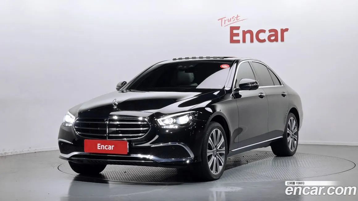 Mercedes-Benz E-Class — фото 1