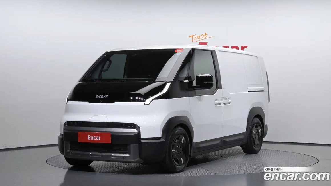 Kia PV5 — фото 1