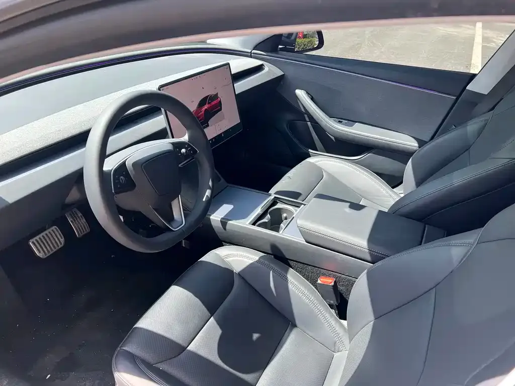 Tesla Model 3 — фото 4