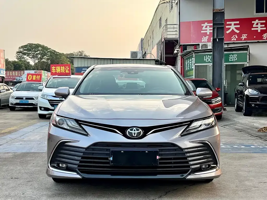 Toyota Camry — фото 10