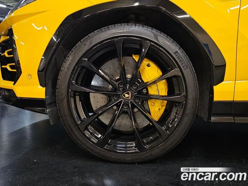 Lamborghini Urus — фото 9