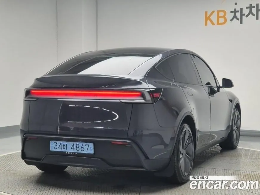 Tesla Model Y — фото 10