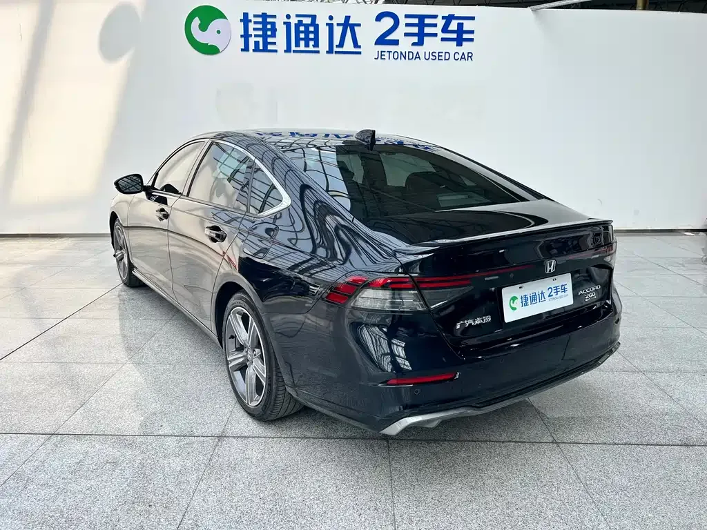 Honda Accord — фото 9