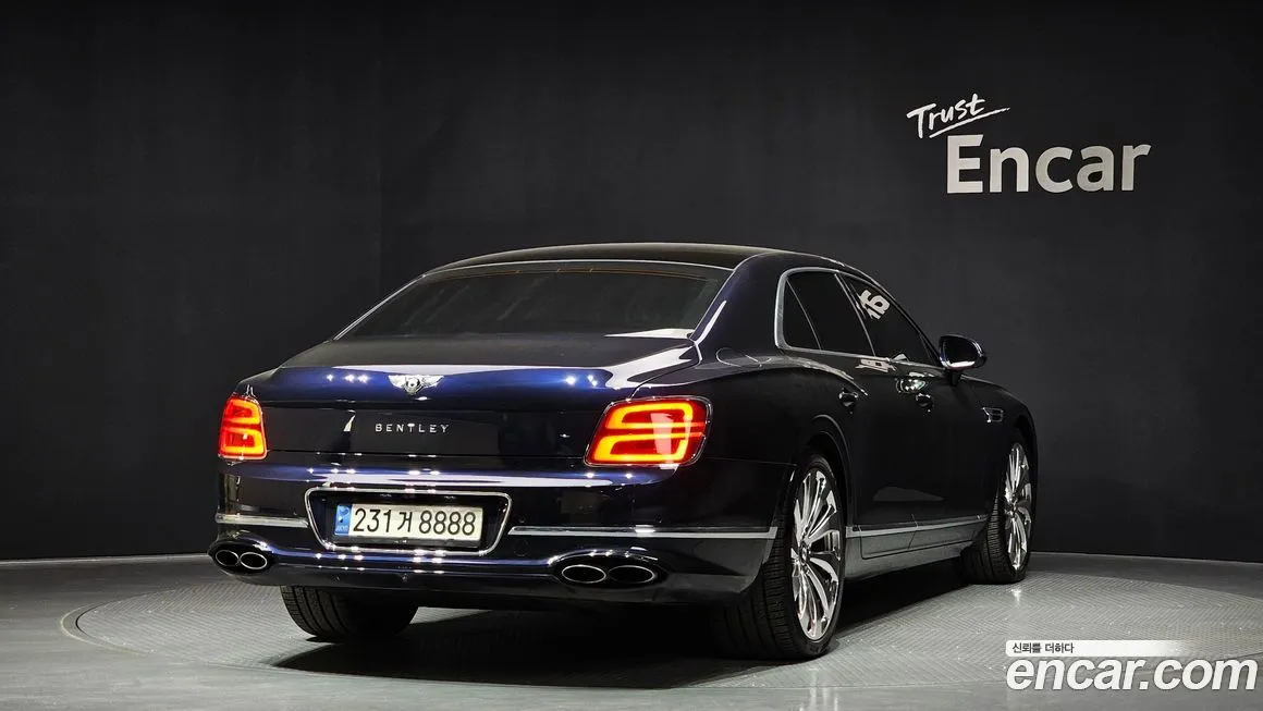 Bentley Flying Spur — фото 8