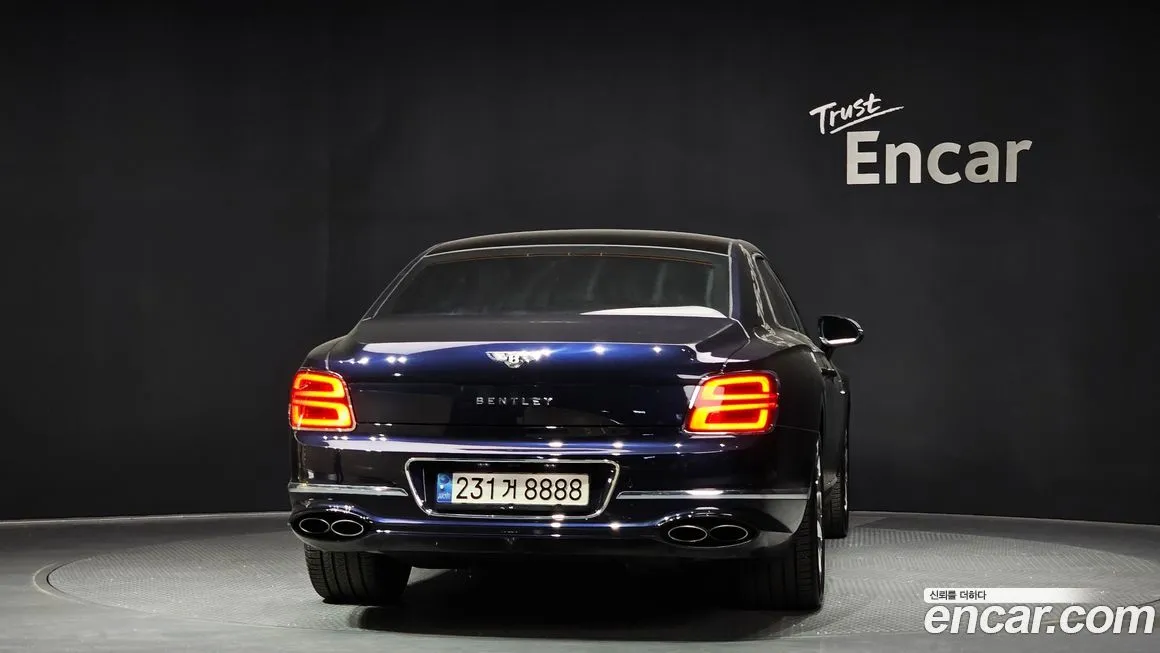 Bentley Flying Spur — фото 4