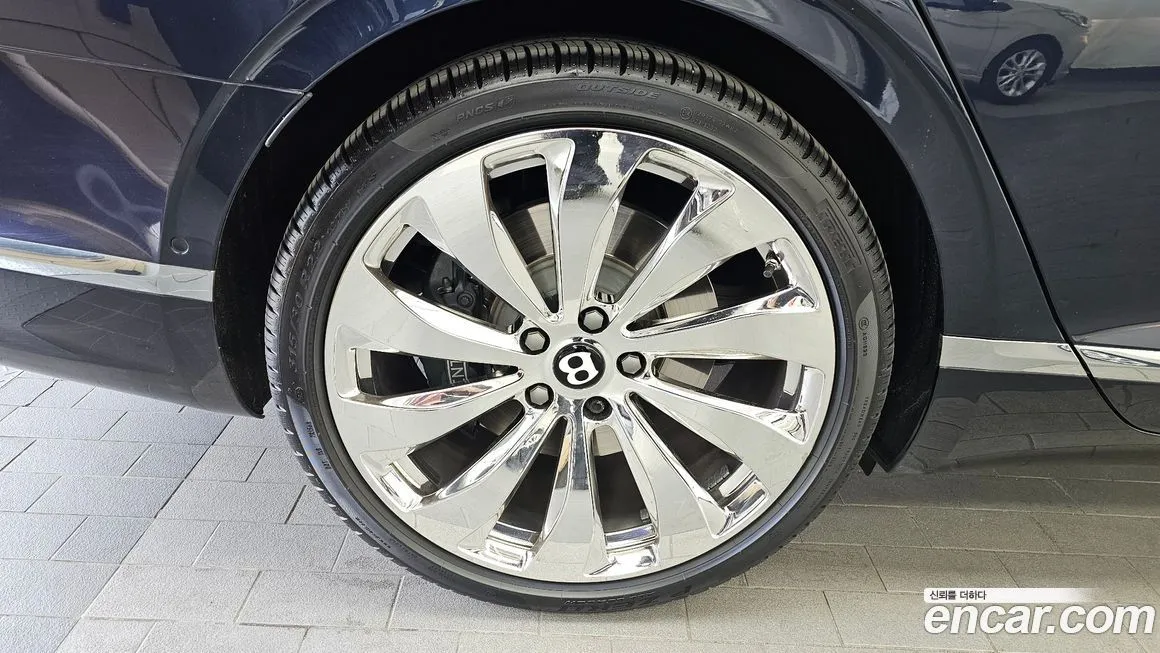 Bentley Flying Spur — фото 7
