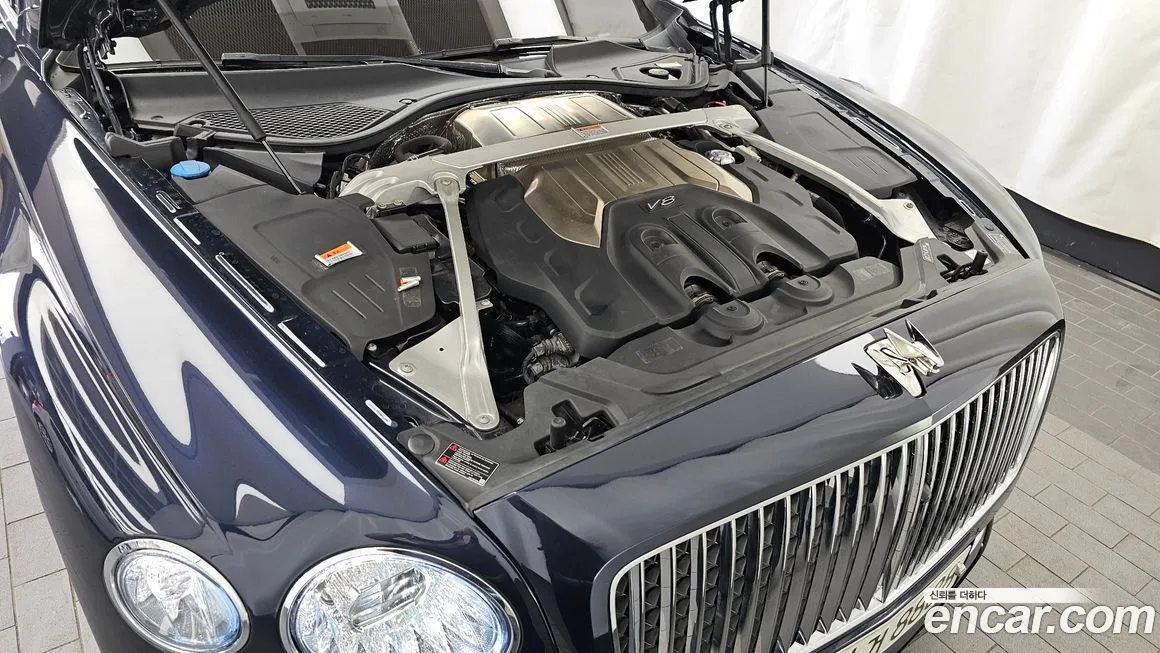 Bentley Flying Spur — фото 9
