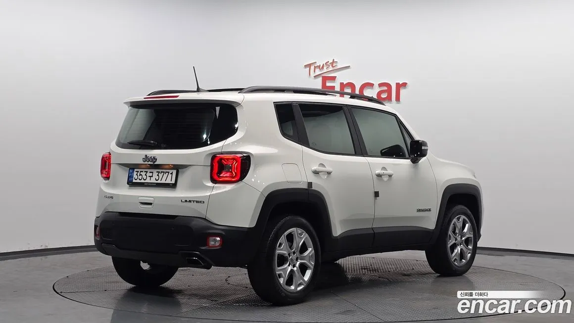 Jeep Renegade — фото 8