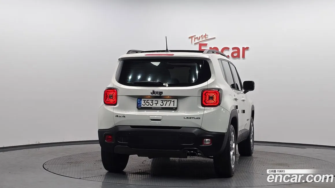 Jeep Renegade — фото 2