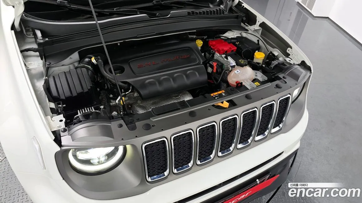 Jeep Renegade — фото 10