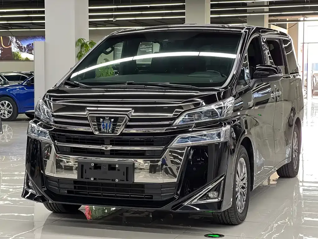 Toyota Vellfire — фото 1