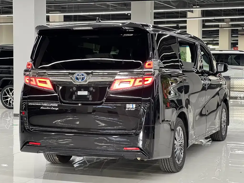 Toyota Vellfire — фото 10