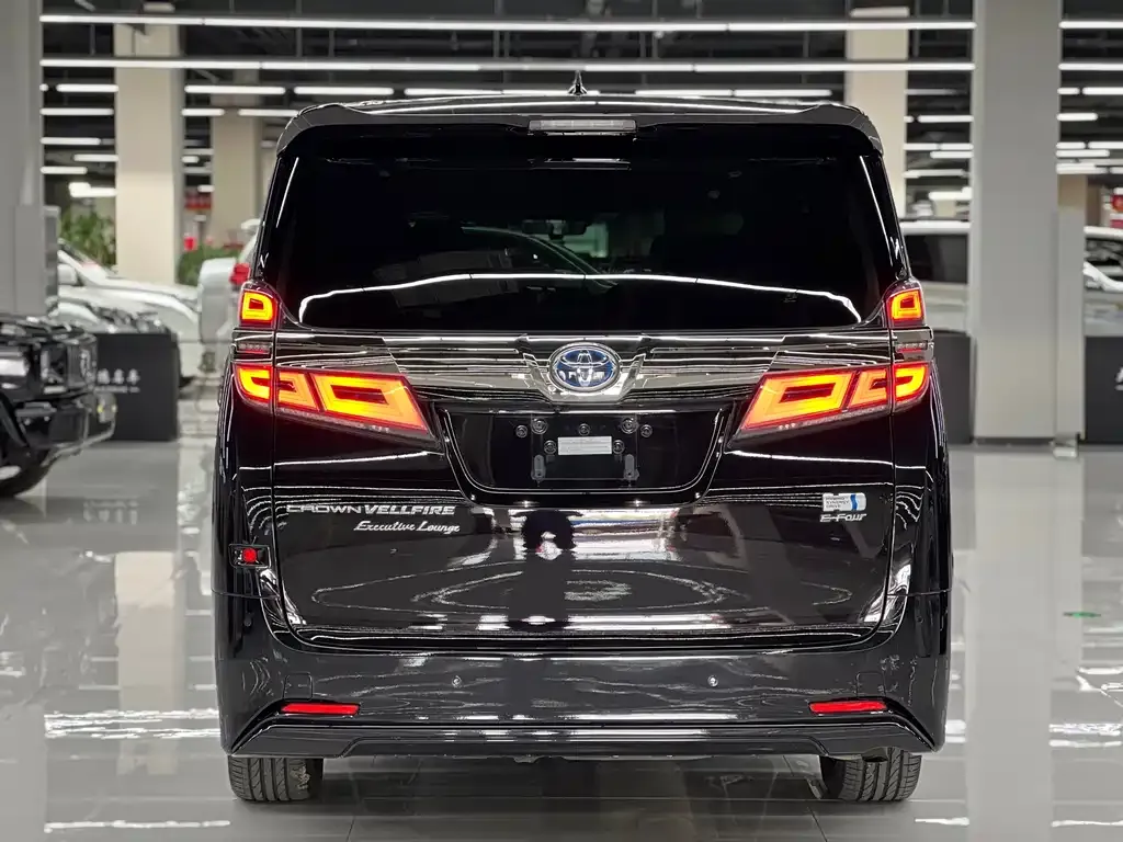 Toyota Vellfire — фото 3