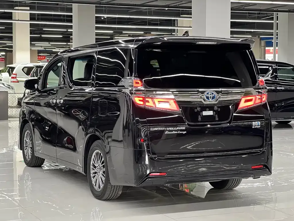 Toyota Vellfire — фото 6