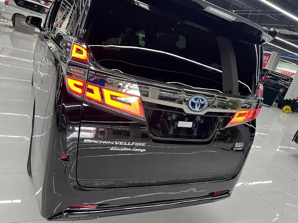 Toyota Vellfire — фото 8
