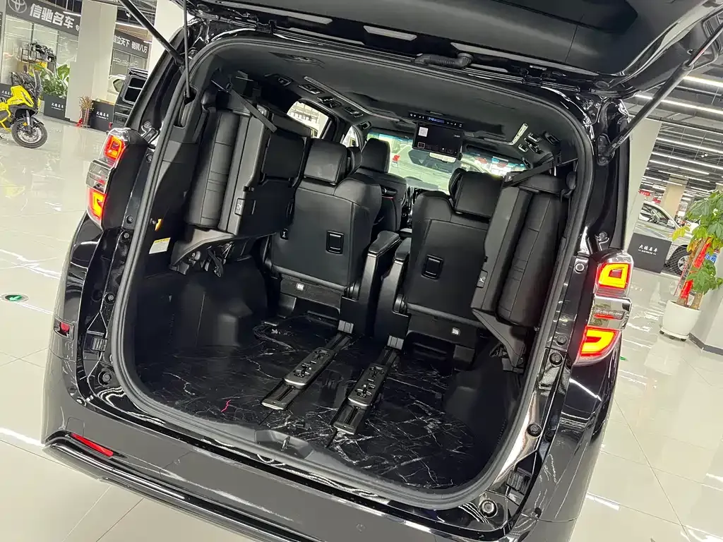Toyota Vellfire — фото 7