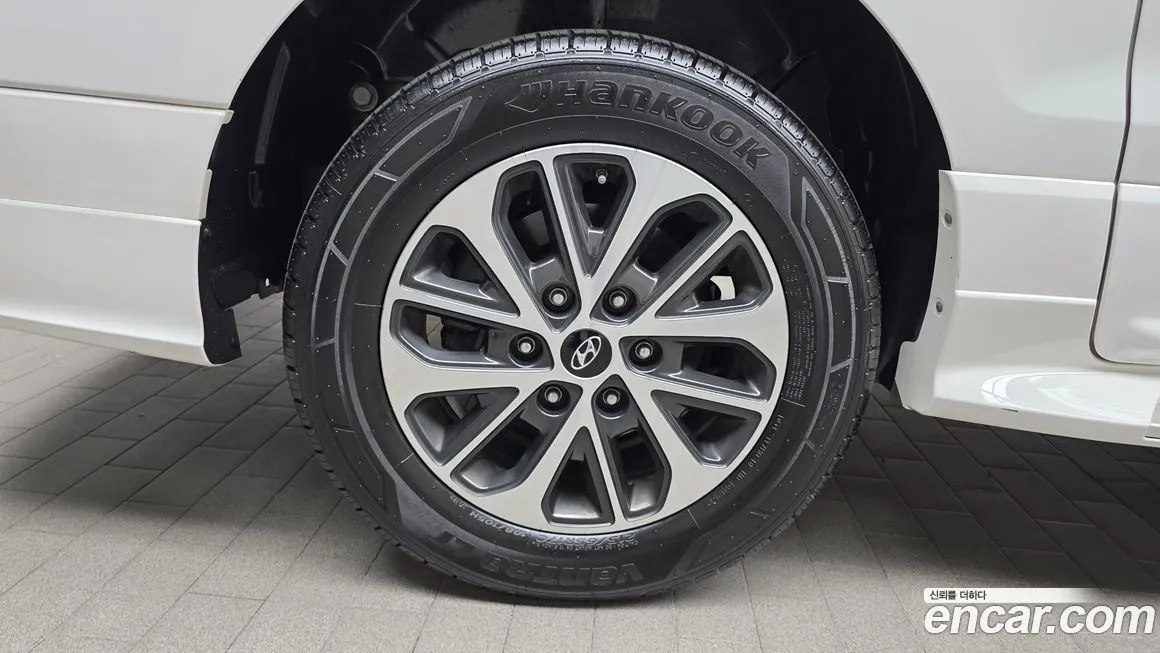 Hyundai Starex — фото 4