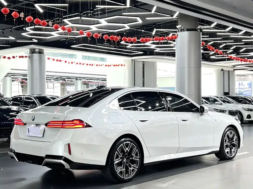 BMW 5 Series — фото 10