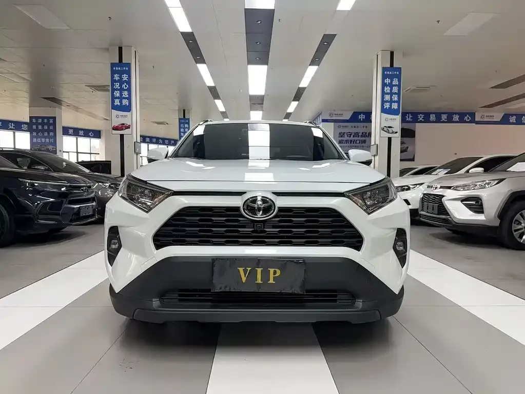 Toyota RAV4 — фото 8