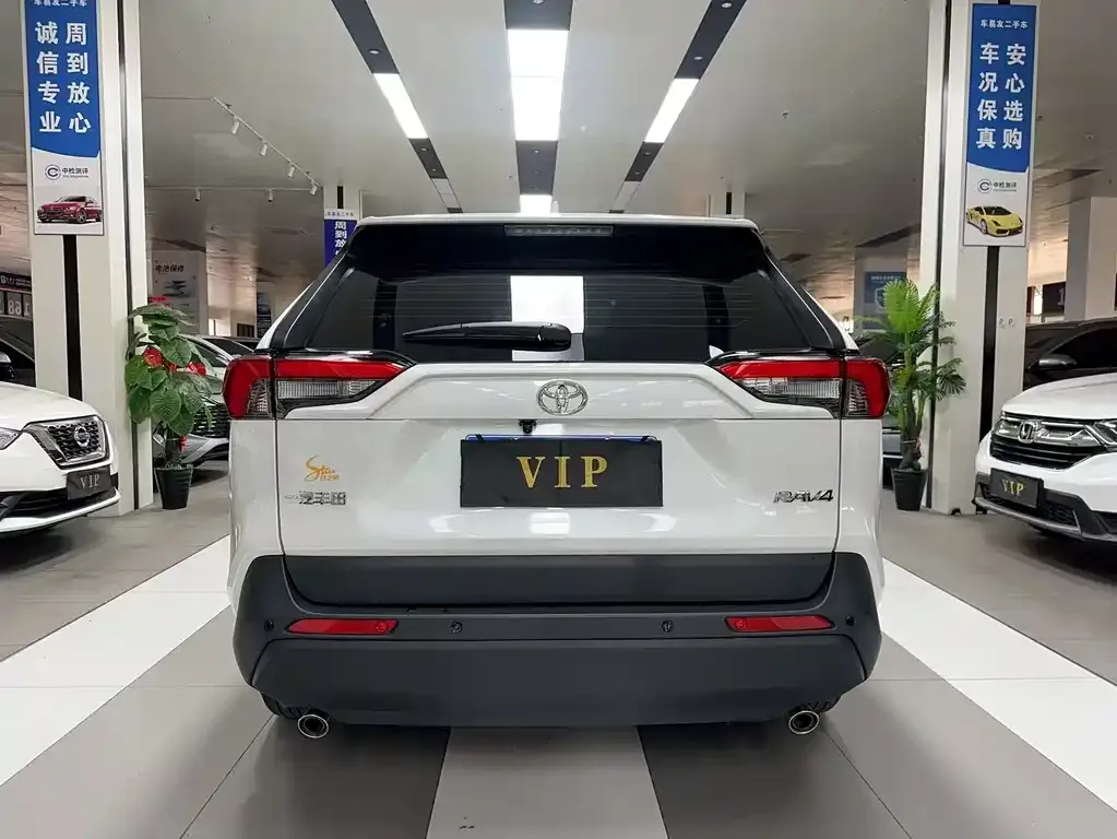 Toyota RAV4 — фото 6