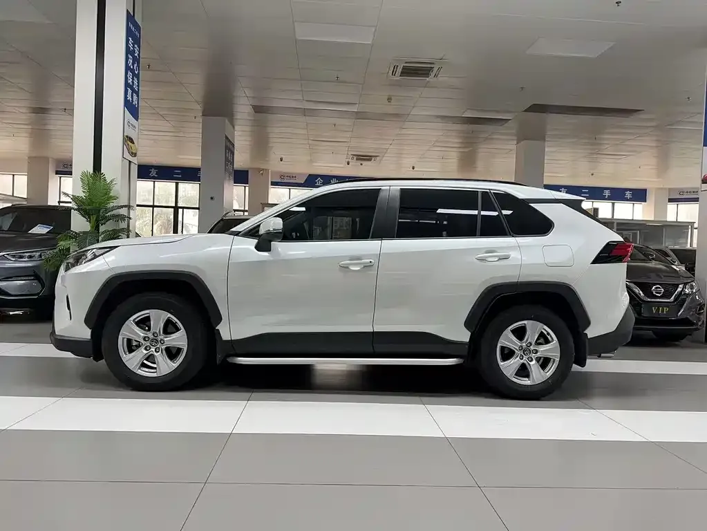 Toyota RAV4 — фото 3