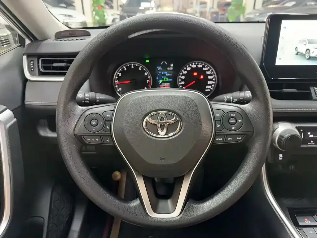 Toyota RAV4 — фото 10