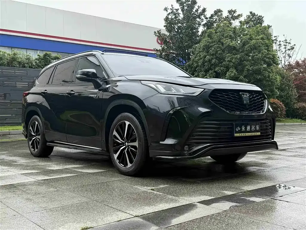 Toyota Crown Kluger — фото 10