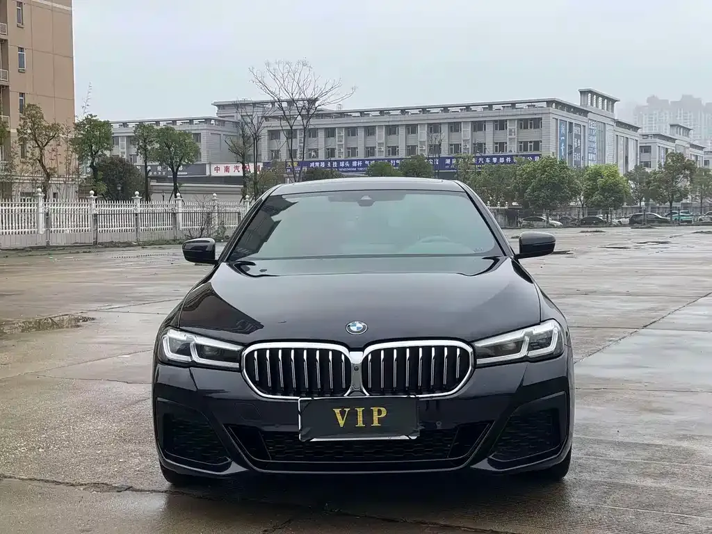 BMW 5 Series — фото 1
