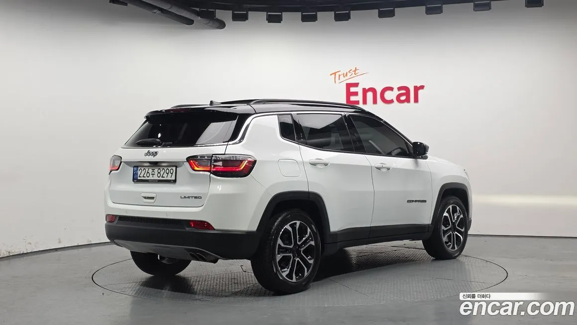 Jeep Compass — фото 4