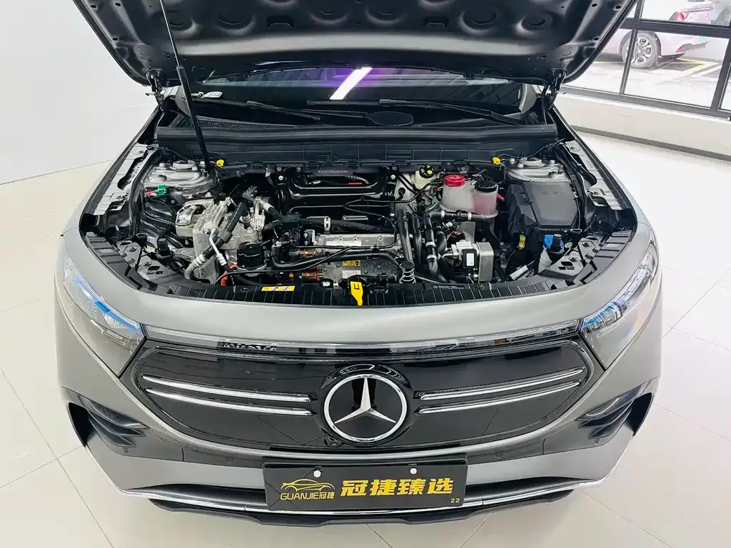 Mercedes-Benz EQB — фото 6