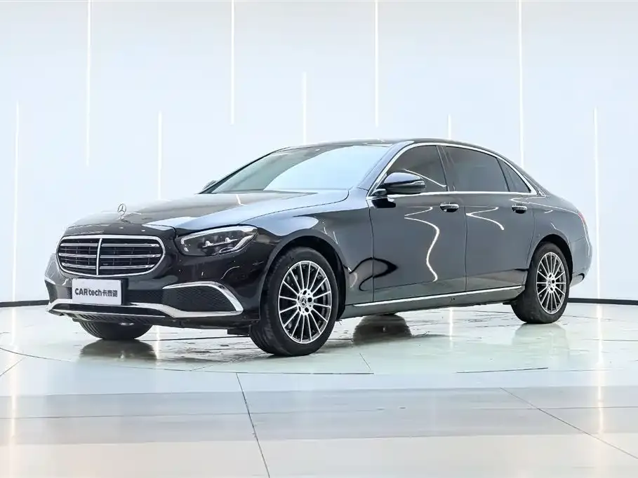 Mercedes-Benz E-Class — фото 1