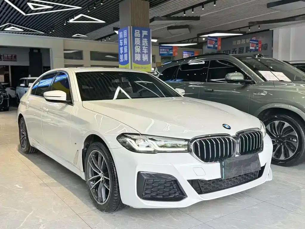 BMW 5 Series — фото 1