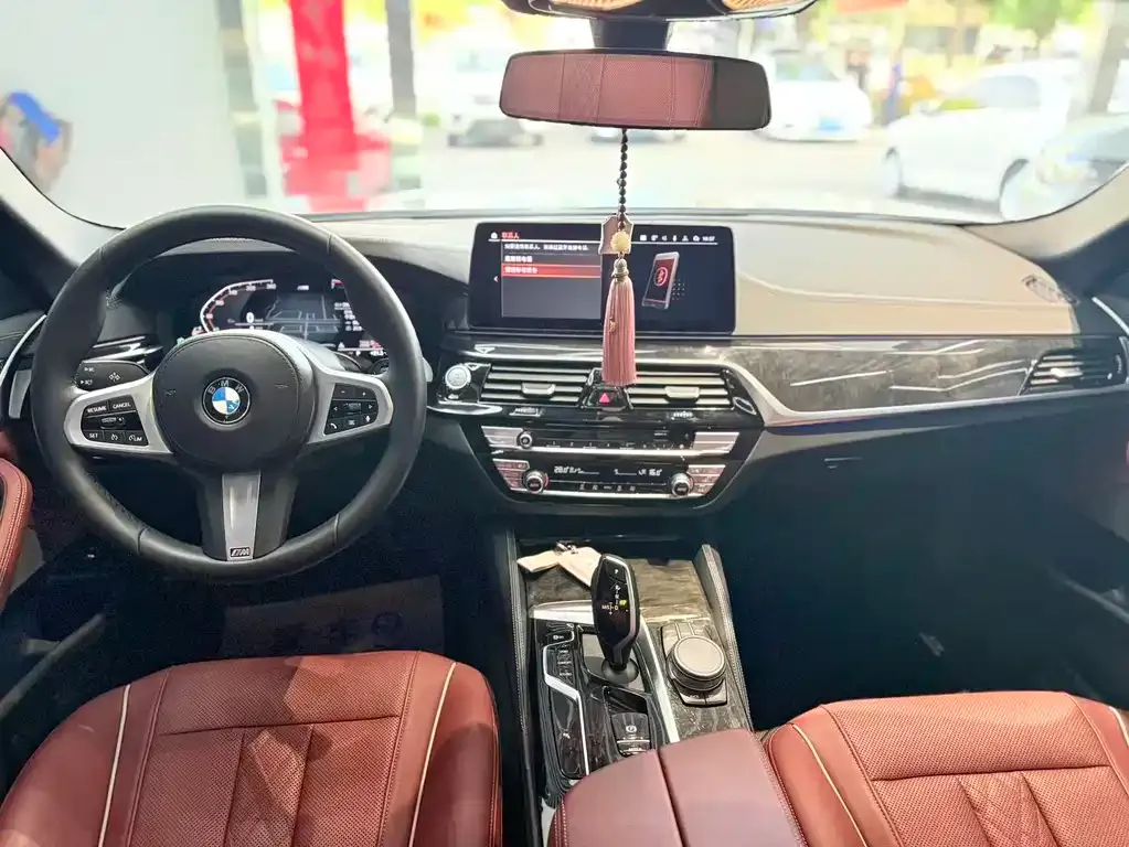 BMW 5 Series — фото 6