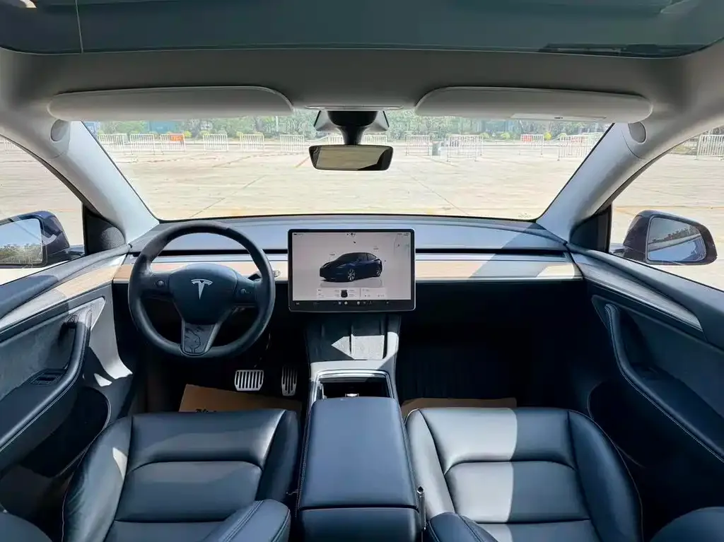 Tesla Model Y — фото 6