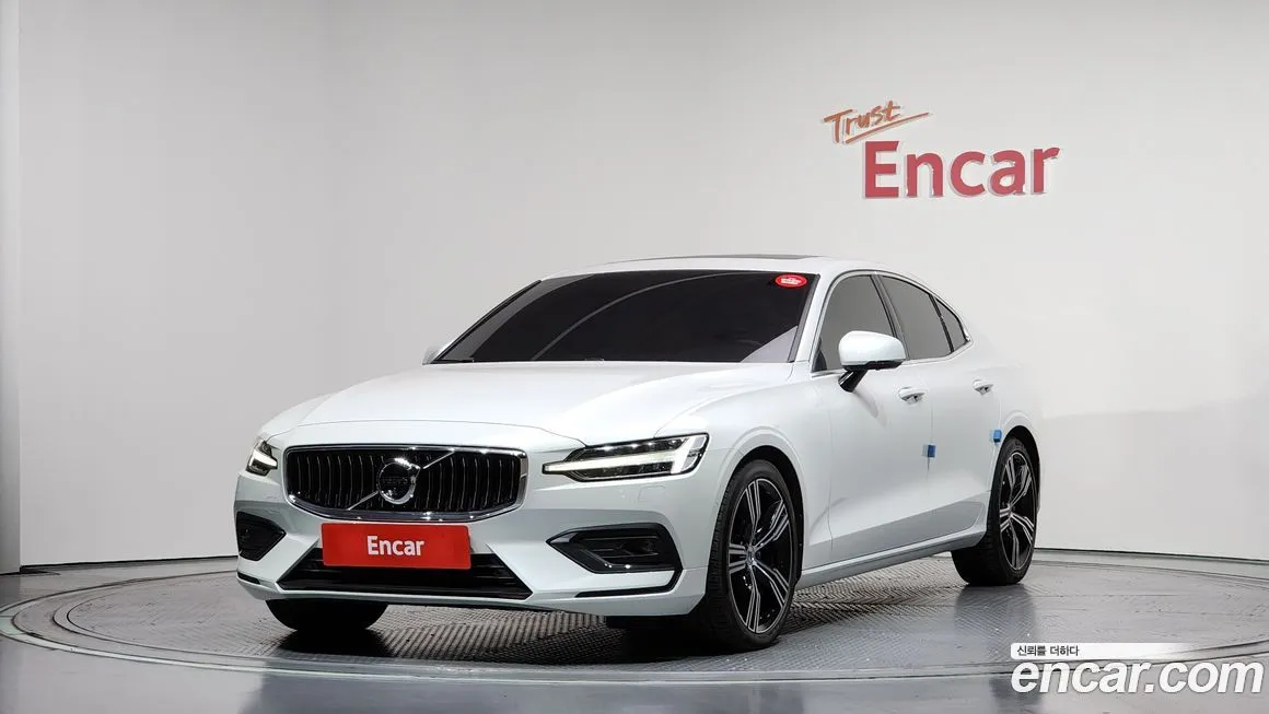 Volvo S60 — фото 1