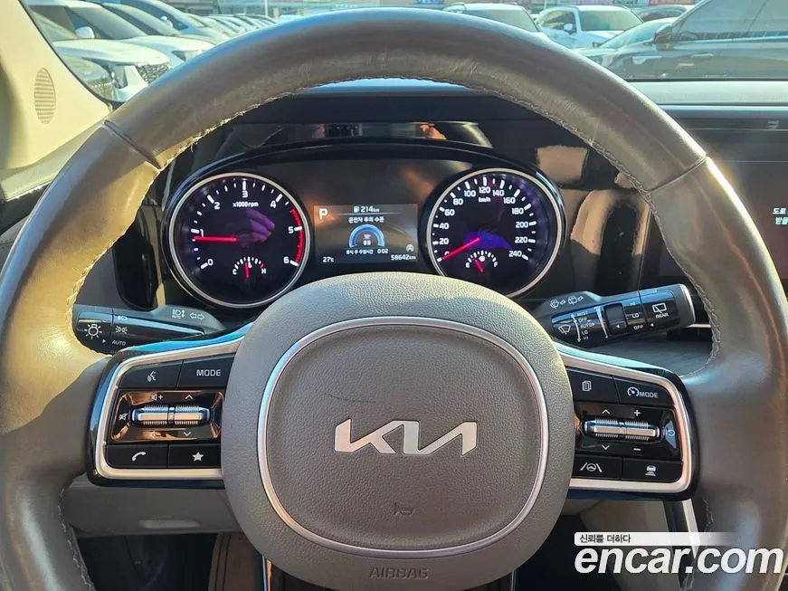 Kia Carnival — фото 10