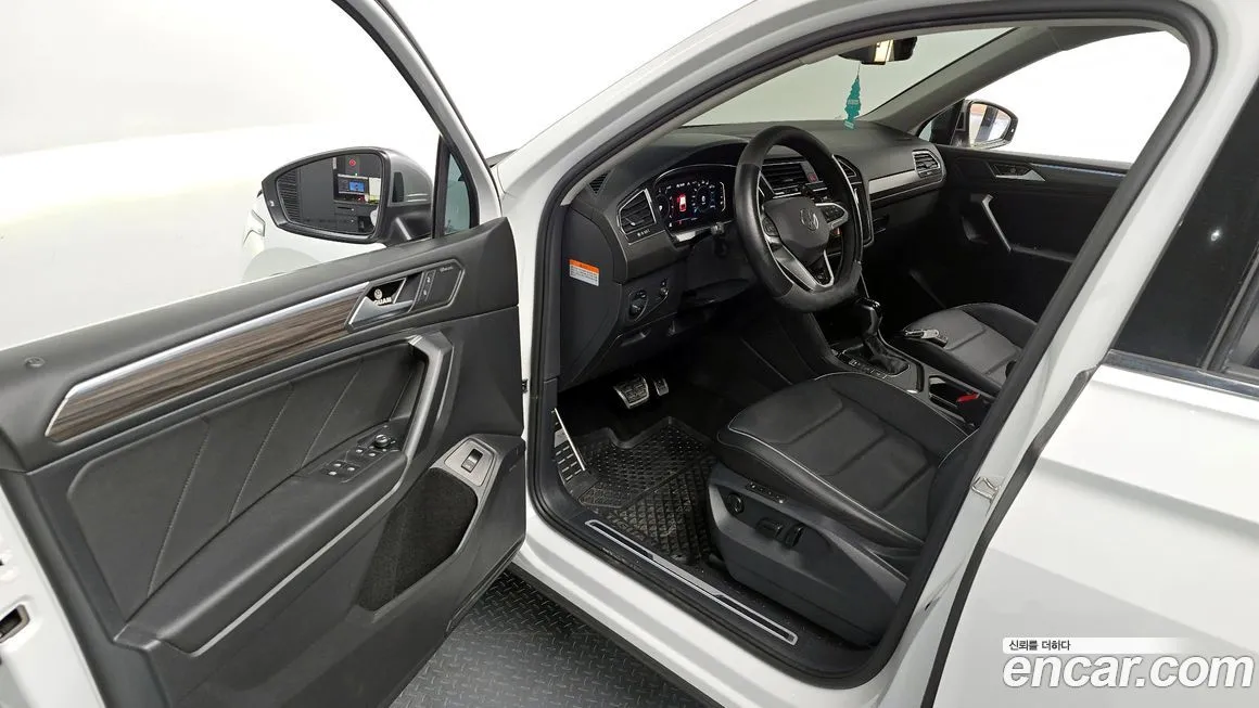 Volkswagen Tiguan — фото 9