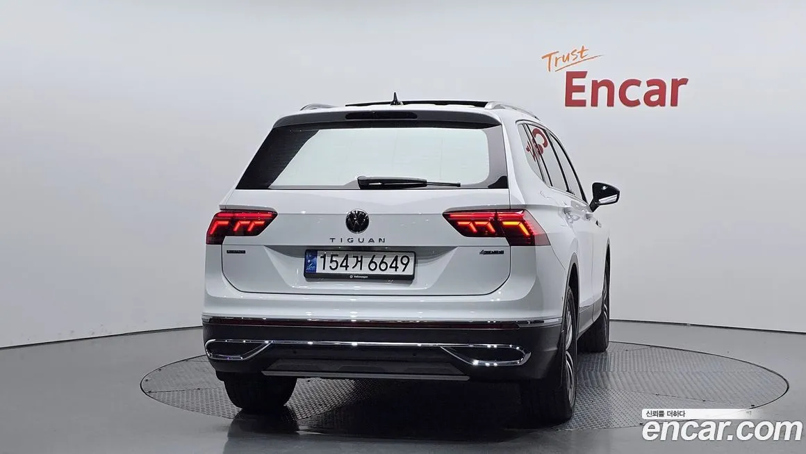 Volkswagen Tiguan — фото 7