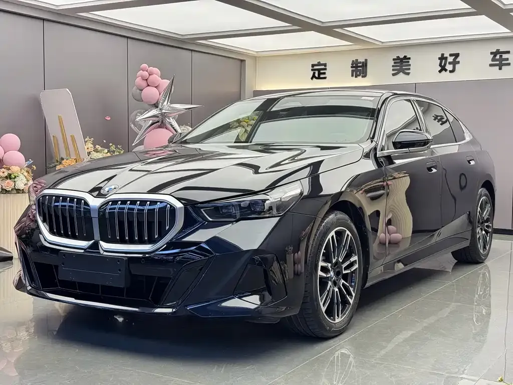 BMW 5 Series — фото 1