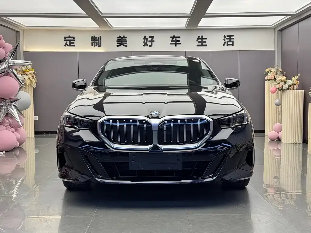BMW 5 Series — фото 9