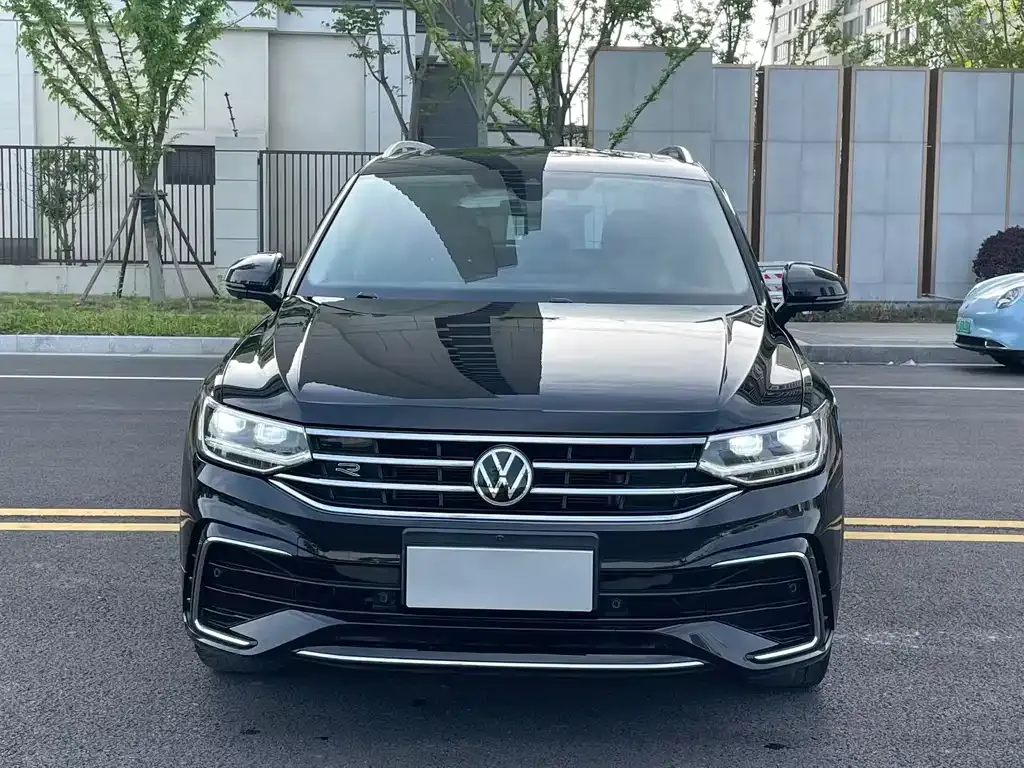 Volkswagen Tiguan L — фото 4