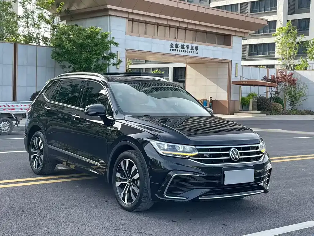Volkswagen Tiguan L — фото 7