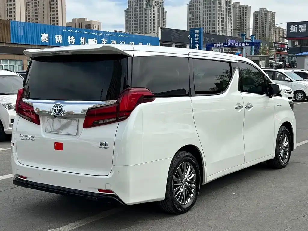 Toyota Alphard — фото 8