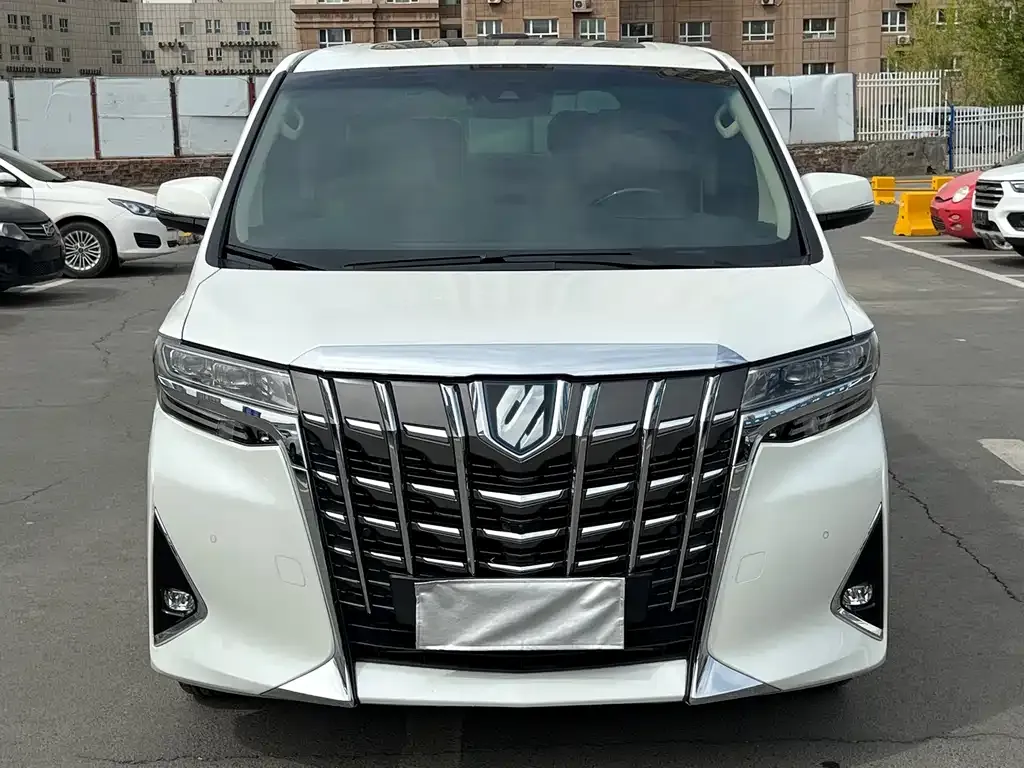 Toyota Alphard — фото 4