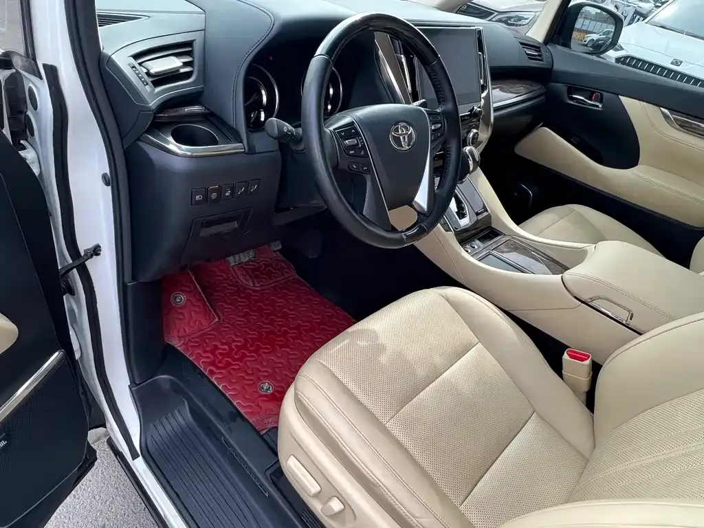 Toyota Alphard — фото 9
