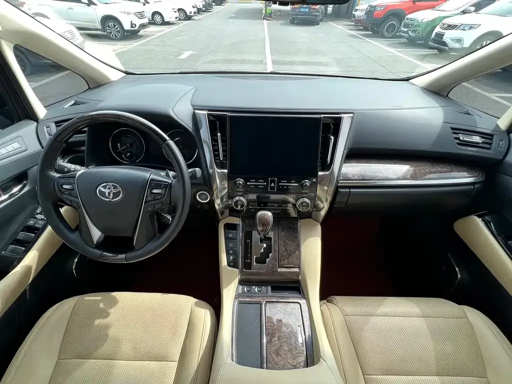 Toyota Alphard — фото 5