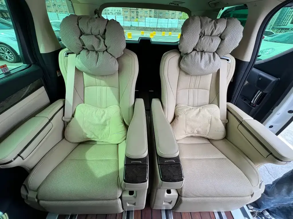 Toyota Alphard — фото 3
