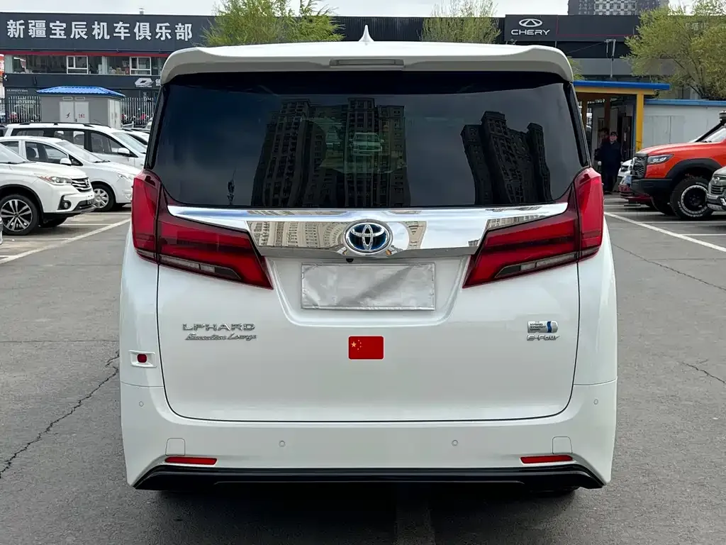 Toyota Alphard — фото 7