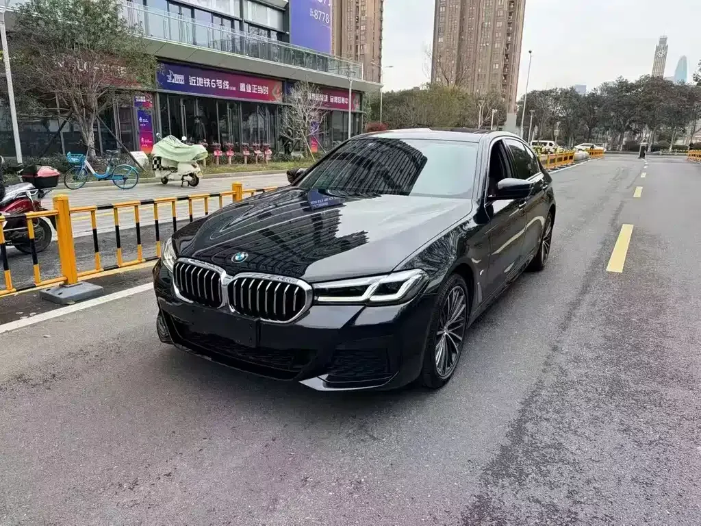 BMW 5 Series — фото 1